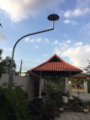 Lắp đặt đèn NLMT Đức Linh tạo cảnh quan cho ngôi nhà