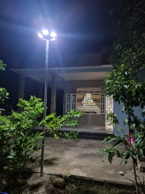 Lắp đặt đèn NLMT Đức Linh giúp chiếu sáng tốt đồng thời tiết kiệm chi phí tiền điện tối đa