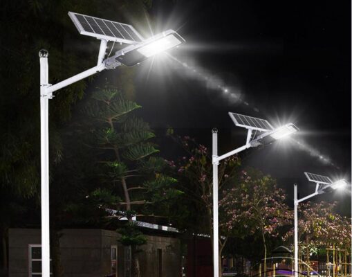 Tám pin năng lượng sẽ hấp thụ ánh sáng mặt trời để chuyển thành năng lượng điện